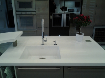 Plan de travail en corian Glacier White en finition polie