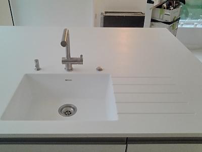 Plan de travail en corian Glacier White en finition adoucie