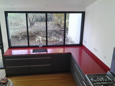 Plan de travail en quartz Silestone Rojo Eros en finition polie