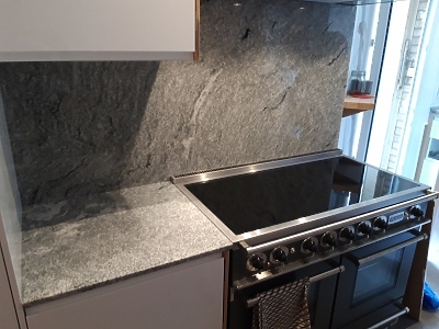 Plan de travail en granit Wiskont White en finition polie